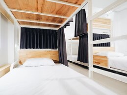 Loyy Hotel - Hostel
