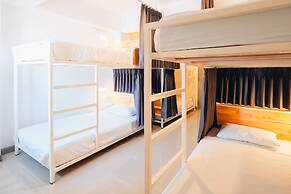 Loyy Hotel - Hostel