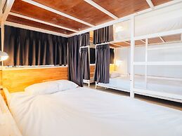 Loyy Hotel - Hostel