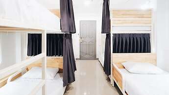 Loyy Hotel - Hostel