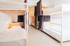 Loyy Hotel - Hostel