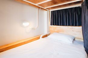Loyy Hotel - Hostel