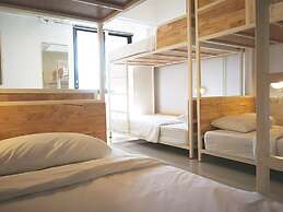 Loyy Hotel - Hostel