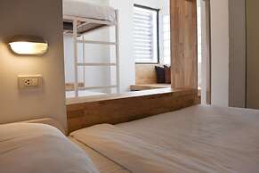 Loyy Hotel - Hostel