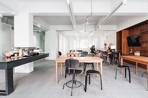 Loyy Hotel - Hostel