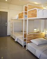 Loyy Hotel - Hostel