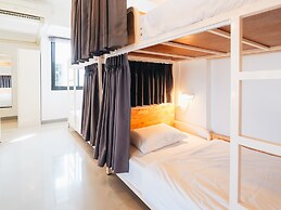 Loyy Hotel - Hostel