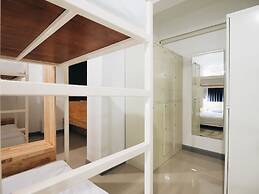 Loyy Hotel - Hostel