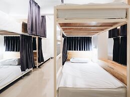 Loyy Hotel - Hostel