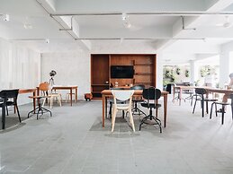 Loyy Hotel - Hostel