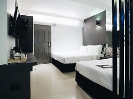 Loyy Hotel - Hostel