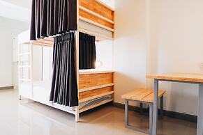 Loyy Hotel - Hostel