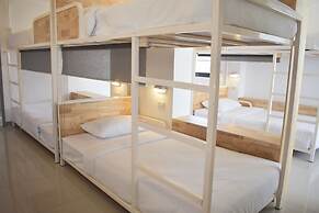 Loyy Hotel - Hostel