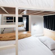 Loyy Hotel - Hostel
