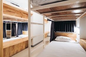 Loyy Hotel - Hostel