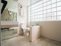 Loyy Hotel - Hostel