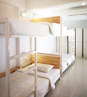 Loyy Hotel - Hostel