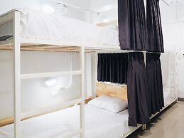 Loyy Hotel - Hostel