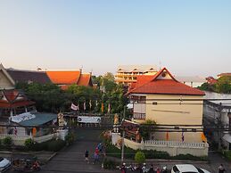 Loyy Hotel - Hostel