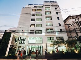 Loyy Hotel - Hostel