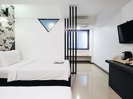 Loyy Hotel - Hostel