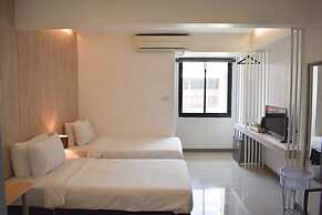 Loyy Hotel - Hostel