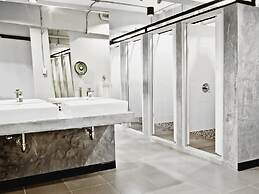 Loyy Hotel - Hostel