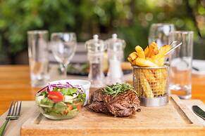 Sedia Riverside Hotel