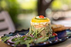 Sedia Riverside Hotel