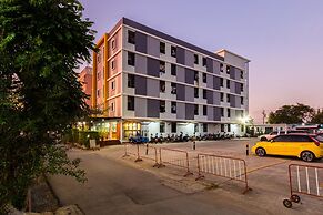 Salinsiri at Lat Krabang