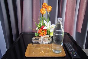 Salinsiri at Lat Krabang