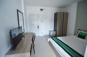 Salinsiri at Lat Krabang