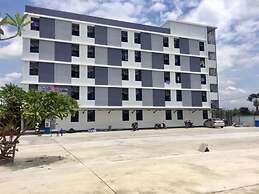 Salinsiri at Lat Krabang