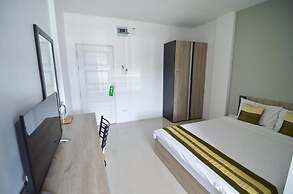 Salinsiri at Lat Krabang