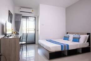 Salinsiri at Lat Krabang