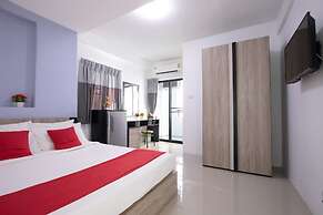 Salinsiri at Lat Krabang