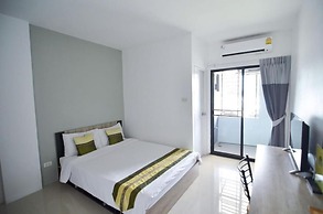 Salinsiri at Lat Krabang