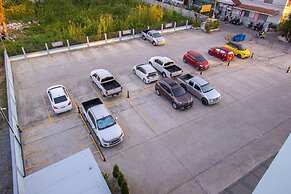 Salinsiri at Lat Krabang