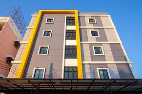 Salinsiri at Lat Krabang