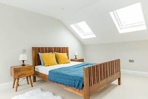 Spacious 3BR South London Apartment