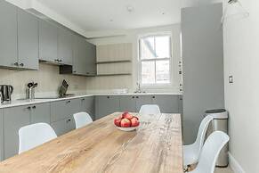 Spacious 3BR South London Apartment