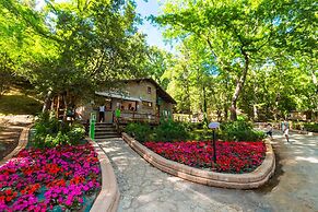 Hu Montescudaio Village