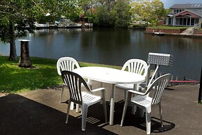 Lake House on Elouera