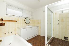 Lake House on Elouera