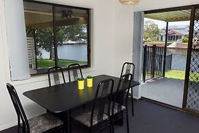 Lake House on Elouera