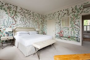 Warwick Gardens II by Onefinestay