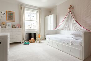 Warwick Gardens II by Onefinestay