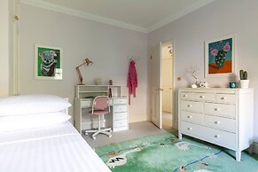 Warwick Gardens II by Onefinestay