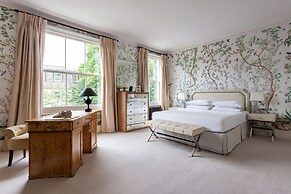 Warwick Gardens II by Onefinestay