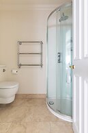 Warwick Gardens II by Onefinestay